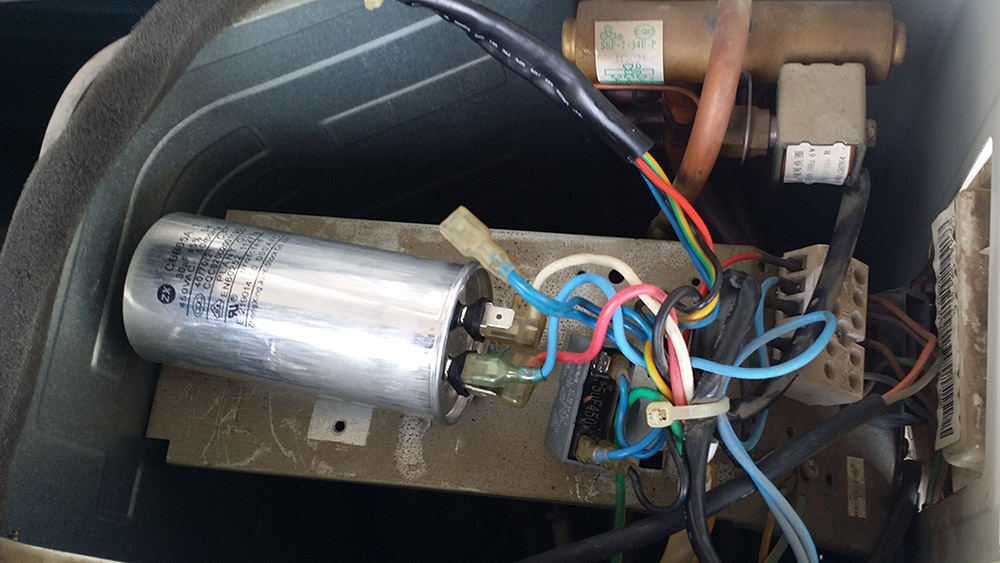 AC capacitor in air conditioner condenser